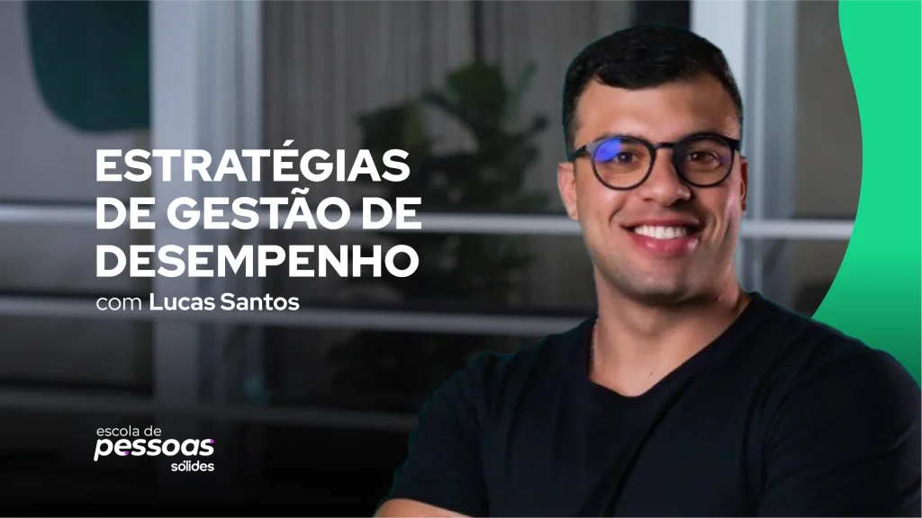 Imagem promocional do curso de Estratégias de Gestão de Desempenho com Lucas Santos, mostrando um homem branco em frente a um fundo texturizado.