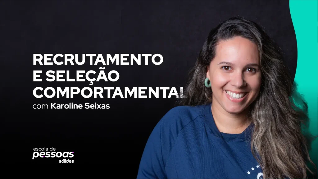 professora ministrando o curso recrutamento e seleção por competências