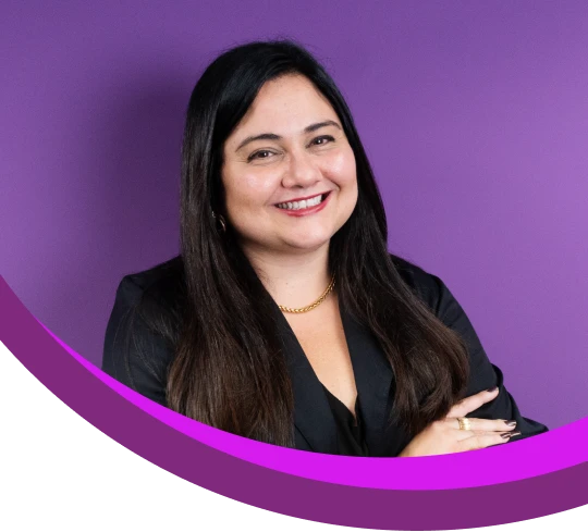 Imagem promocional da Escola de Pessoas com foto do professora Clau Garcia