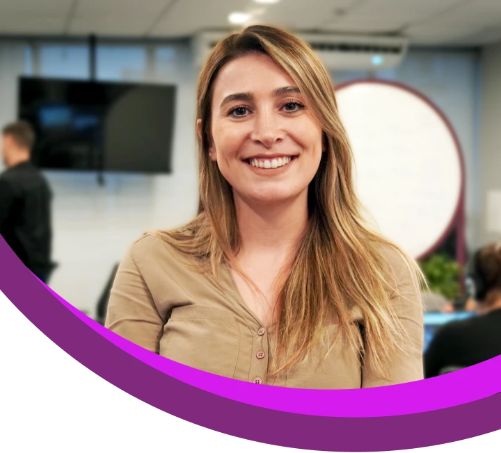 Imagem promocional da Escola de Pessoas com foto da professora Elaine Cristina